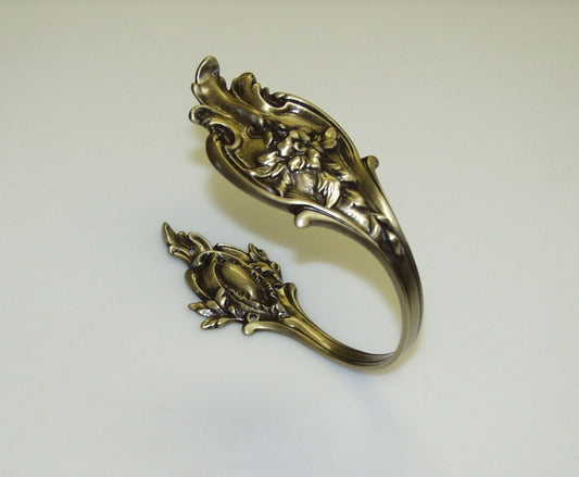 French style tieback